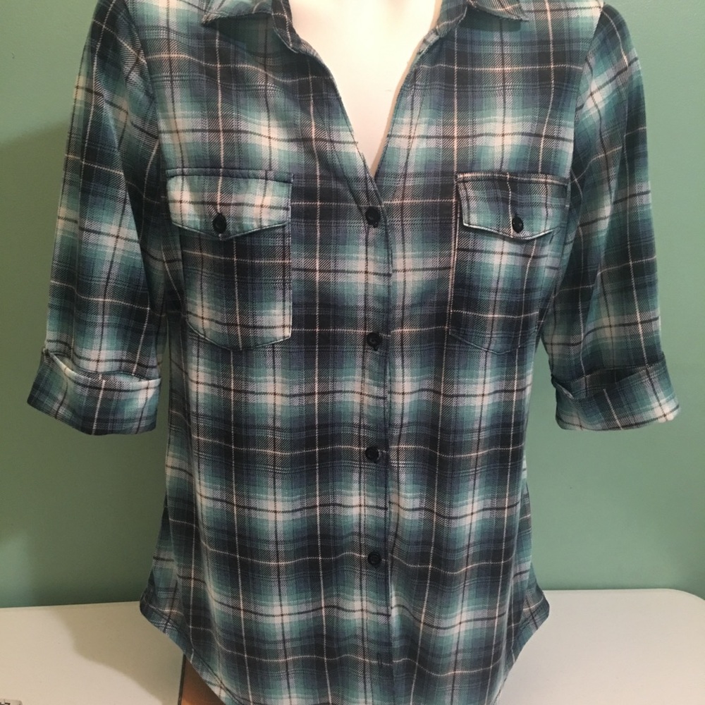 Flannel 3/4 l sleeve  plaid shirt.  Size Large